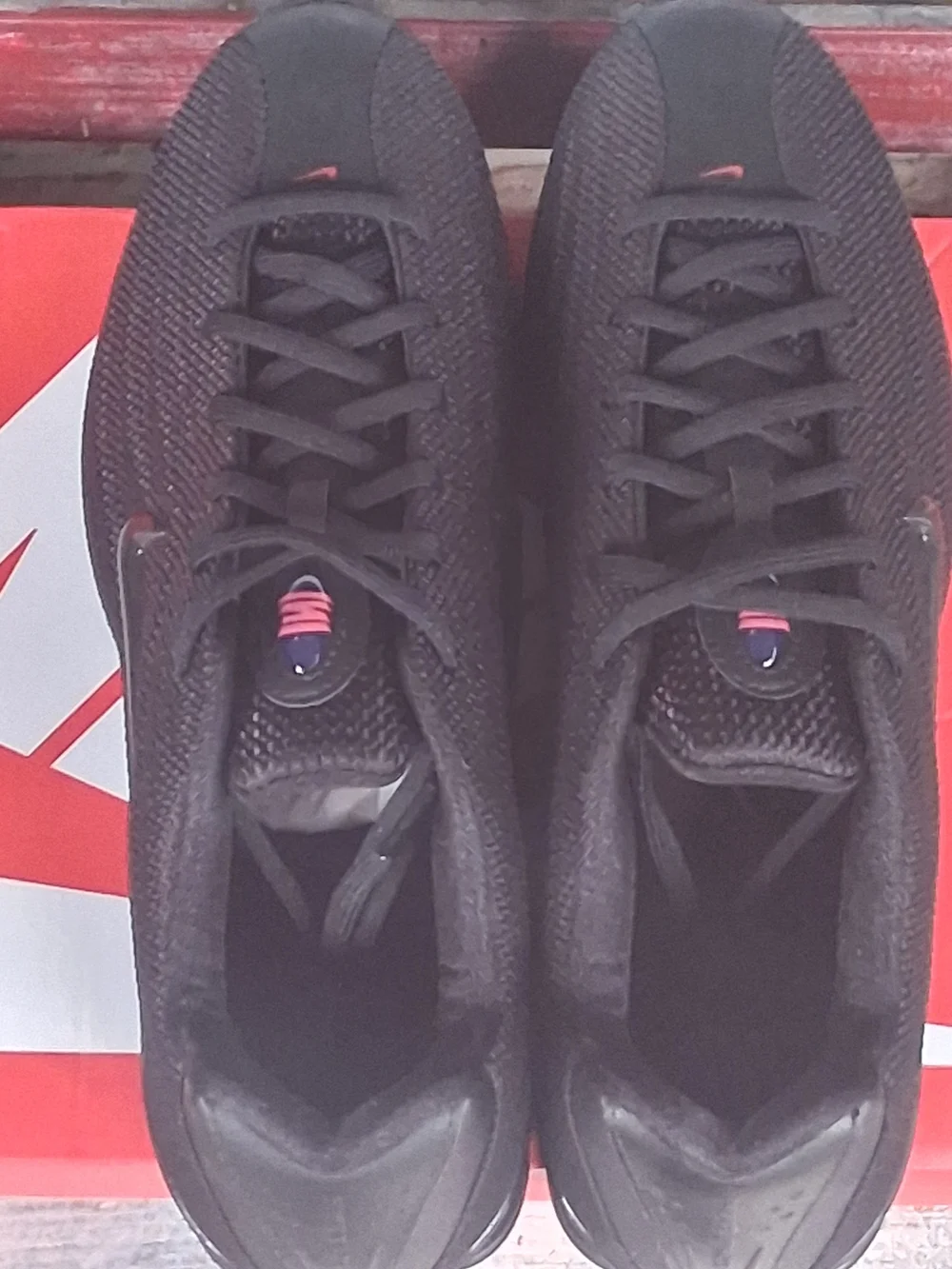 Nike Womens Shox Z  Black  Shoes with Visible Air Cushion